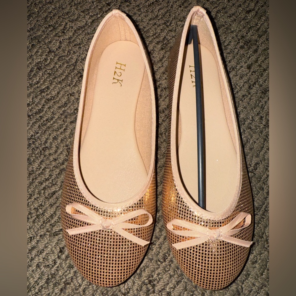 Women's H2K Metallic Rose Gold Ballet Flats New Size 8
